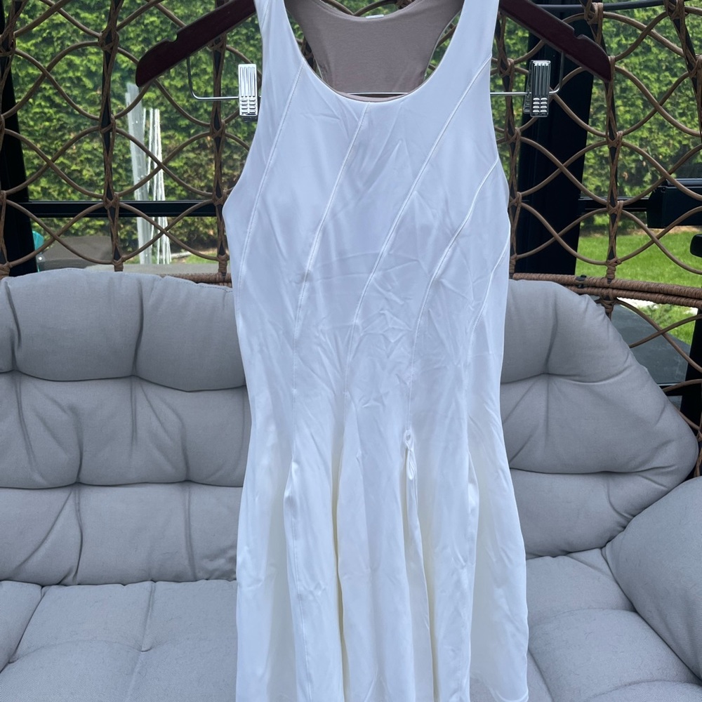 Lululemon white tennis dress size 6